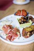 Tapas Bar Léon - Gemischter Tapas-Teller mit verschiedenen spanischen Kleinigkeiten.