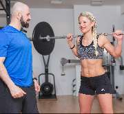 Tayfun Berlin Personal Trainer - Gewichtheben unter der Anleitung des Personal Trainers Tayfun