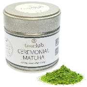 TeaClub - First Flush Ceremonial Grade Matcha aus Japan
Der zeremonielle Matcha ist für den gehobenen Matcha-Genuss und geeignet für eine Japanische Teezeremonie. Die Teeblätter werden 25 bis 30 Tage vor der Ernte zur Qualitätsverbesserung beschattet. Der