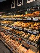 tegut... gute Lebensmittel - Backstation mit Selbstbedienung mit frisch gebackenen Backwaren in Bio-Qualität.