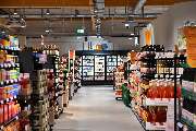 tegut... gute Lebensmittel - Getränkemarkt und Eisregal.