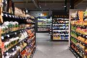 tegut... gute Lebensmittel - Innenansicht des tegut... Supermarktes mit Blick auf die Käse Kühlregale und Nudeln