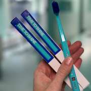 Time to Shine Zahnprophylaxe - Qualitätszahnreinigung in Pinneberg – Zahnbürsten von ‘Curaprox’, empfohlen von ‘Time to Shine’