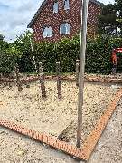 Tischlerei Hennemann - Tischlerei Hennemann sauber ausgerichtete Rahmenkonstruktion aus Holz mit Edelstahlpfosten, perfekt geeignet für Terrassenbau, Unterkonstruktionen und stabile Außenanlagen.