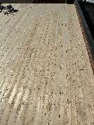 Tischlerei Hennemann - Tischlerei Hennemann Sauber verlegte Holzplanken auf Carportdach in Vorbereitung für Abdichtung. Dokumentiert fachgerechte Dacharbeiten, Holzkonstruktion und strukturierten Außenbau.