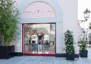 Tommy Hilfiger Outlet - GALLERY