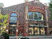 Tommy Hilfiger Outlet - GALLERY