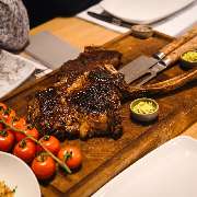 Treehouse Restaurant Erlangen - Tomahawk-Steak mit Beilagen