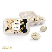 TROST - Werbemittel & Textilien - Oster Sixpack Lindt!  Im individualisierbaren Eierkarton befinden sich 6 leckere Lindt Mandorla Eier mit zartschmelzender Mandelmilchcreme. Ein ideales Giveaway für alle Werbenden!