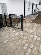 Ulrich Krummel Haus- & Gartendienste, Garten- & Landschaftsbau - Stabmattenzaun mit Wegpflaster