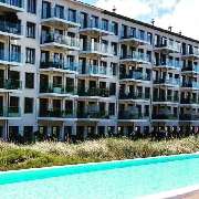 Ferienwohnung Prora Rügen: Wohnen im Denkmal - KdF-Bad, NVA-Kaserne, nun ein modernes Ferienparadies. Spa mit Sauna, Außenpool, Terrasse mit Strandkorb und Grill, 100m direkt zum Strand. - Ulrich u. Joselyn Tempel GbR, Willich