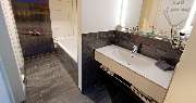 V8 Hotel Motorworld Region Stuttgart, BW Premier Collection by Best Western - Themeroom Le Mans Bathroom