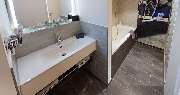 V8 Hotel Motorworld Region Stuttgart, BW Premier Collection by Best Western - Themeroom Vive La France Bathroom