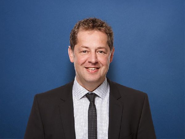 VGH Versicherungen: Dierk Holsten - Hauptvertreter …