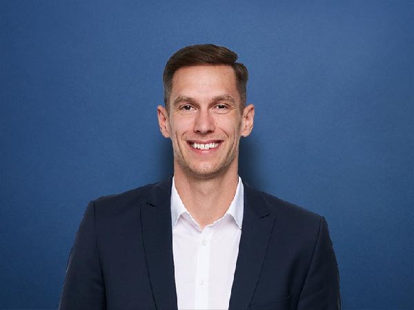 VGH Versicherungen: Dominik Di Figlia - Hauptvertr …