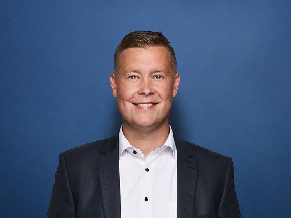 VGH Versicherungen: Tim Lohrberg - Hauptvertreter  …