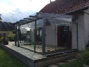 Vordermayer Wohnen mit Glas GmbH - Terrassenüberdachung mit Ganzglasschiebetüren und Dachüberstand