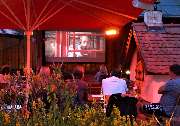 Wacholderschänke Hildburghausen - Restaurant & Eventgastronomie - Kultkino im Biergarten, In der Sommerzeit gibt es keine bessere Location für einen Kutlfilm als unser Biergarten. Genießen Sie hier schöne Sommerabende und dank Heizstrahlern lasst es sich 