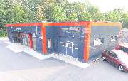 Weber Dach & Wand GmbH - Autohaus in Mittweida Glasfassade 2-farbig mit hinterleuchtetem Schriftzug (ca. 135 m² ESG Glas 6mm