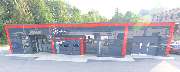 Weber Dach & Wand GmbH - Autohaus in Mittweida Glasfassade 2-farbig mit hinterleuchtetem Schriftzug (ca. 135 m² ESG Glas 6mm