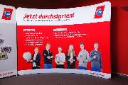 Werbehaus Wangen GmbH & Co. KG - mobile Messewand (Zipper Wall) mit Stoffbespannung