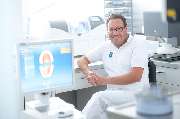 Zahnärzte Jahn und Kollegen – Dreieich - Zahnärzte Jahn & Kollegen Dreieich - Zahnarzt Dr. Alexander Jahn in seiner Praxis