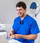 Zahnarzt Bad Bentheim Dr. Moritz Deters & Dr. Mona Halder-Deters - mooident - Meine Vorgehensweise steht immer im Zeichen einer präzisen Behandlung und langlebigen Ästhetik.