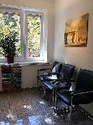 Zahnarzt Dr. Birgit von Sachsen-Coburg | Zahnaufhellung | München - Wartezimmer
Dr. Birgit von Sachsen-Coburg