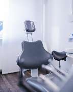 Zahnarztpraxis Dr. Mark Meisel & Dr. Ulf Meisel - Zahnarztpraxis Dr. Mark Meisel & Dr. Ulf Meisel in Nürnberg l Behandlungszimmer