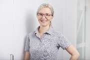 Zahnarztpraxis Maximilian Duckwitz - Mitarbeiterin Martina - Zahnarzt Maximilian Duckwitz in Stuttgart-Zuffenhausen